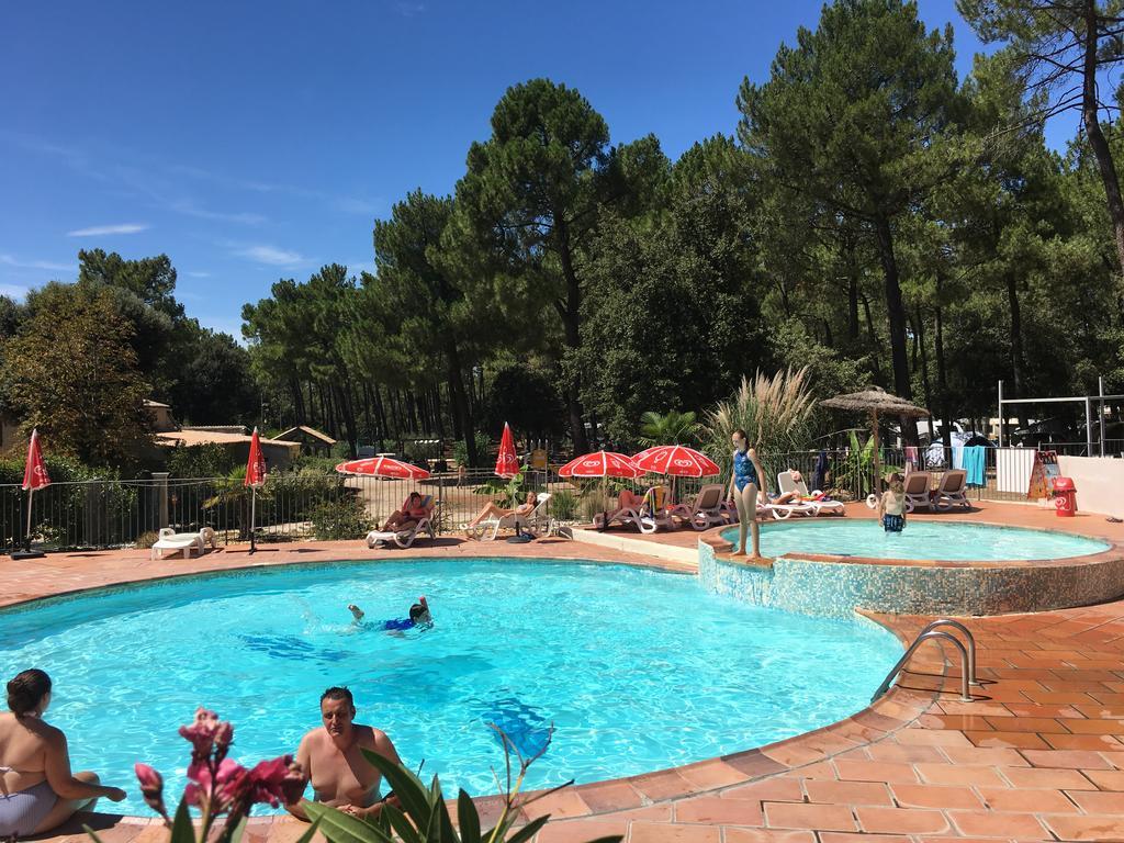 Camping La Simioune En Provence Боллен Экстерьер фото